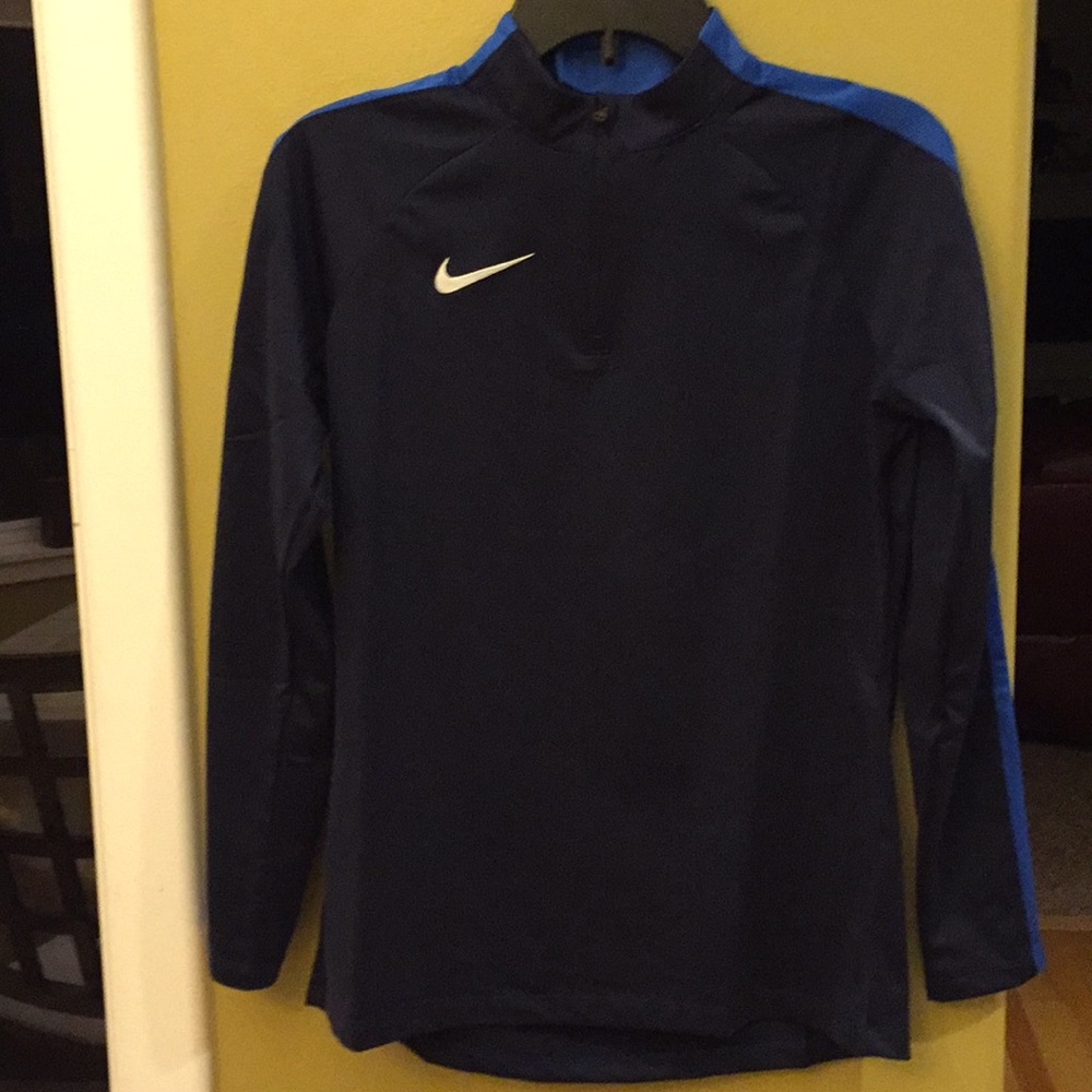NWT women's Nike top